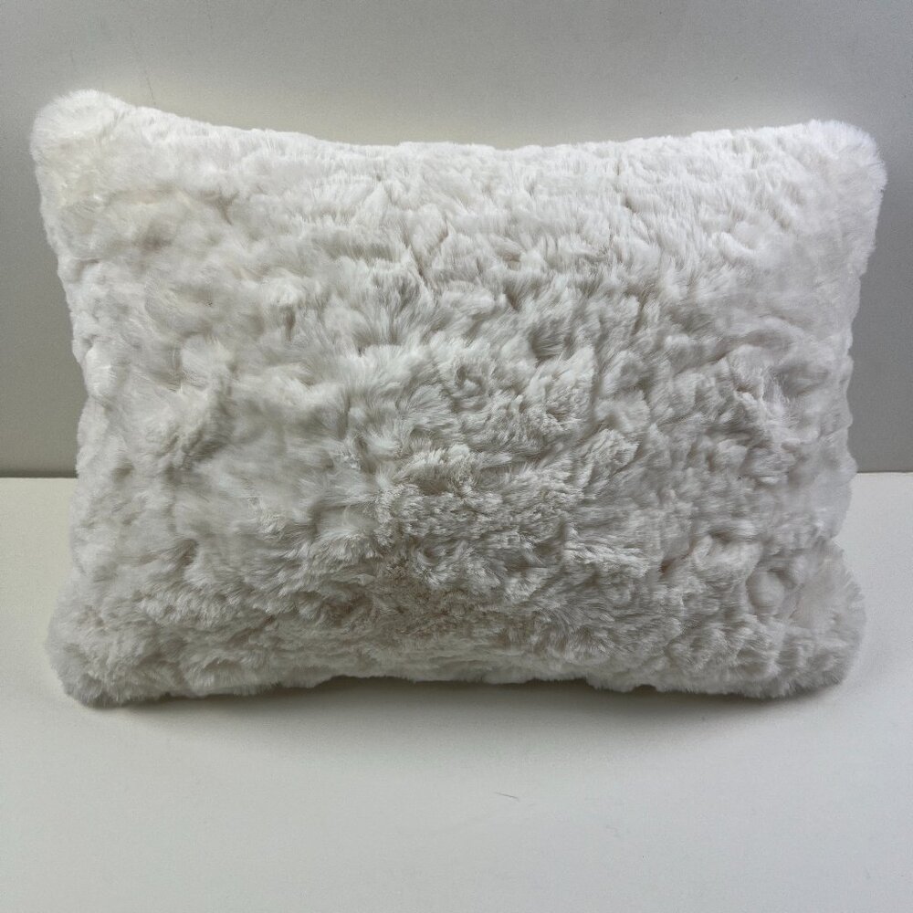 NEW without tags Anthropologie Winter White Faux Fur Accent Pillow 12" x 17"